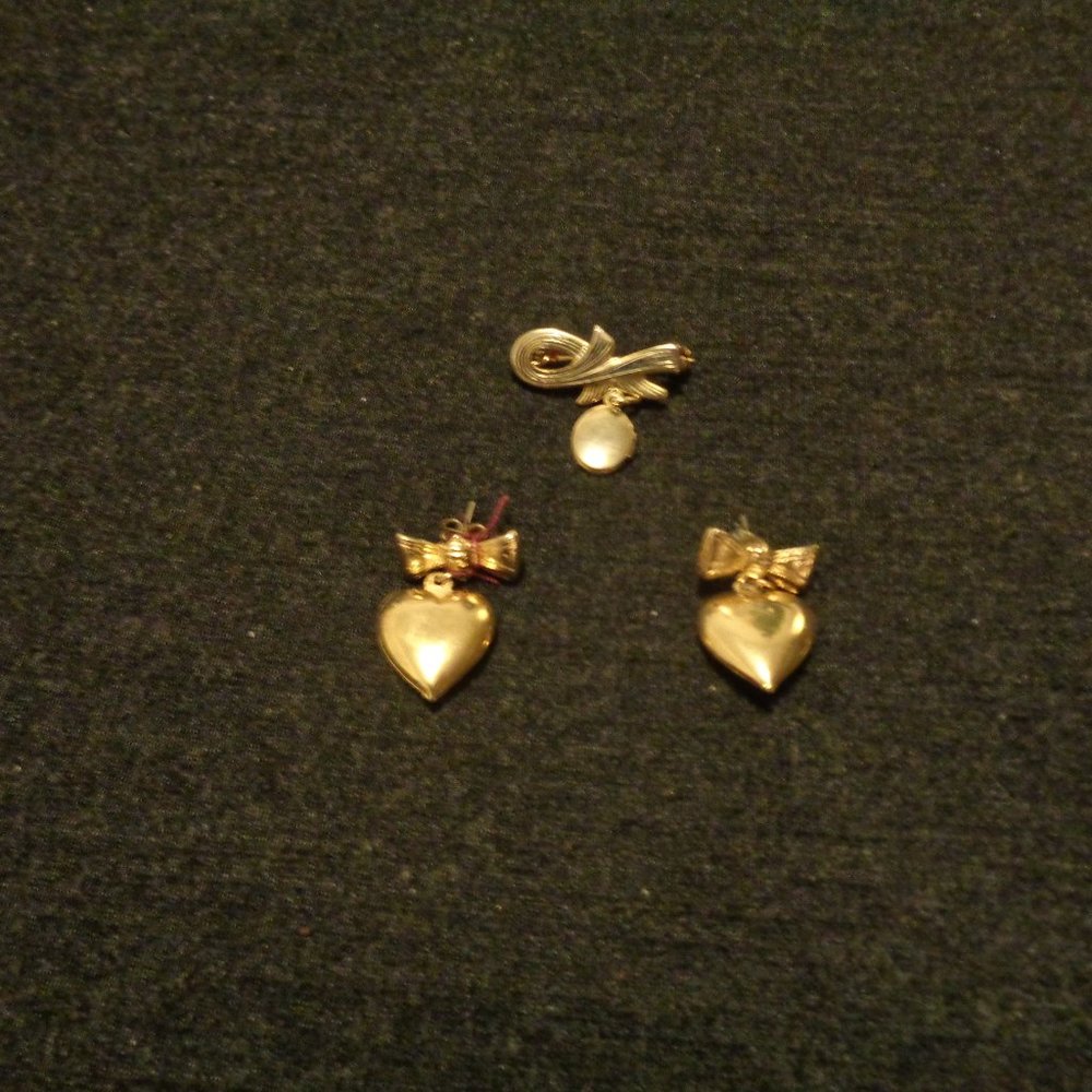 ROMANTIC PAST VINTAGE GOLDTONE HEART EARINGS & BOW LOCKET PIN SM SIZE